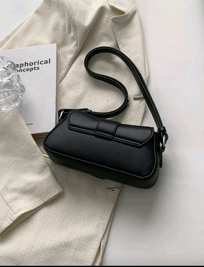Noir Buckle By Zylen